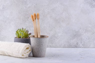 Bambu diş fırçası, sıfır atık bakım ürünü.