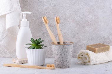 Bambu diş fırçası, sıfır atık bakım ürünü.