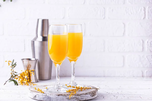 Portakal suyu ve Mimosa kokteyli. — Stok fotoğraf