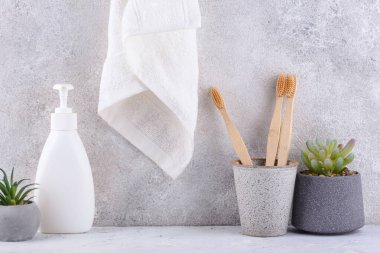 Bambu diş fırçası, sıfır atık bakım ürünü.