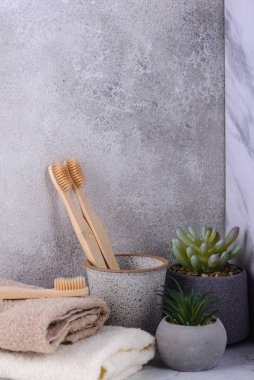 Bambu diş fırçası, sıfır atık bakım ürünü.