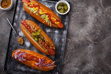 Sosisli sosisli sandviç. Geleneksel Amerikan fast food