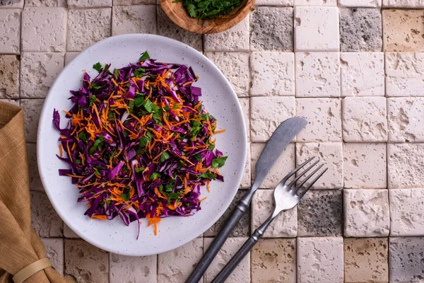 Salada Vegan de repolho vermelho — Fotografia de Stock