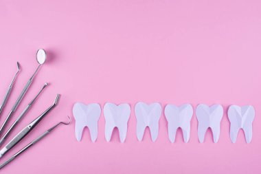 Stomatoloji araçlarıyla dünya dişçileri günü kavramı