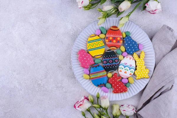 复活节饼干,鸡蛋和兔子的形状 — 图库照片