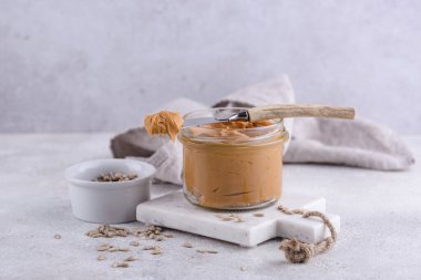 Ayçiçeği yağı ya da tereyağı. Hipoalerjenik yayılma