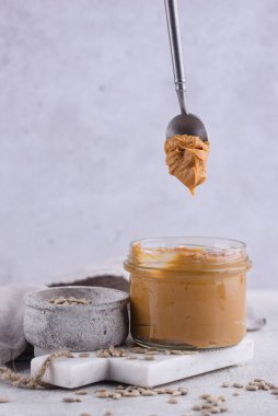 Ayçiçeği yağı ya da tereyağı. Hipoalerjenik yayılma
