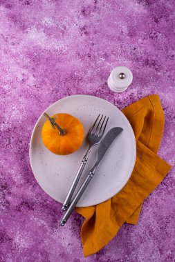 Eflatun arkaplanlı masa ayarları