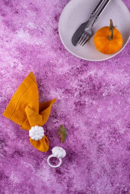 Eflatun arkaplanlı masa ayarları