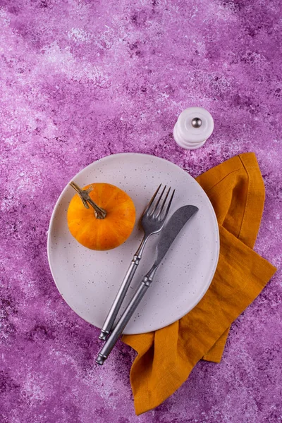 Eflatun arkaplanlı masa ayarları