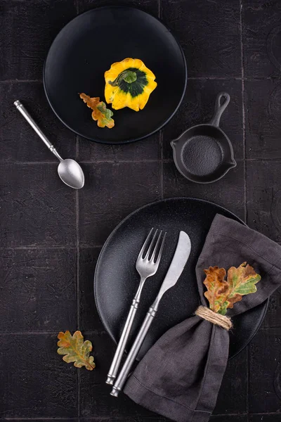 Koyu fayans arkaplanındaki sonbahar tablosu