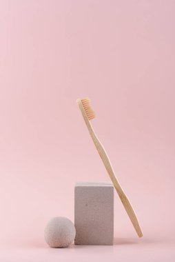 Bambu diş fırçası, sıfır atık bakım ürünü.