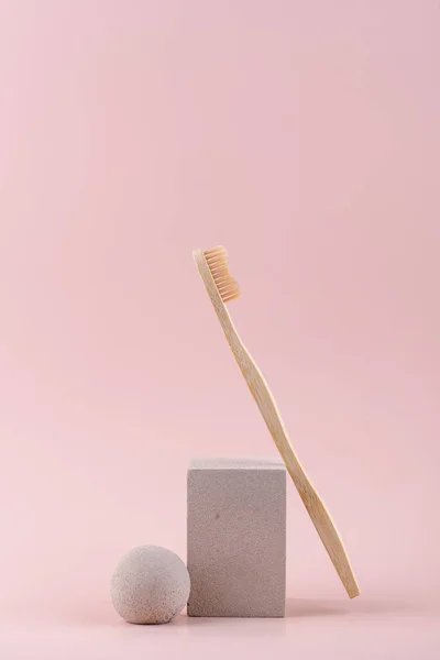 Cepillo de dientes de bambú, cero productos para el cuidado de residuos — Foto de Stock