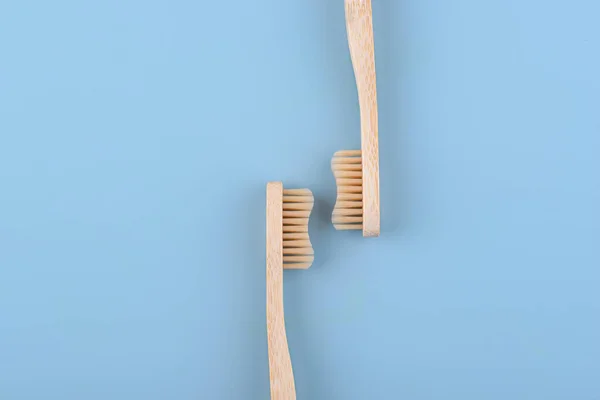 Бамбукова зубна щітка, нульові продукти догляду за відходами — стокове фото