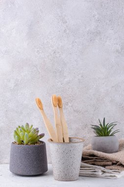 Bambu diş fırçası, sıfır atık bakım ürünü.