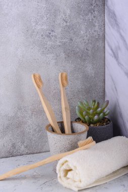 Bambu diş fırçası, sıfır atık bakım ürünü.