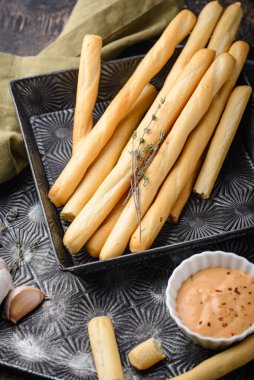 İtalyan Grissini, geleneksel iştah açıcı ekmek çubuğu.