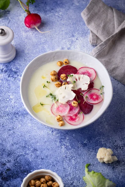 Purê Sopa Couve Flor Batatas Decorado Com Rabanete — Fotografia de Stock