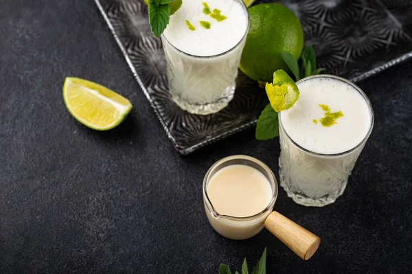 Brazilian White Lemonade Limeade Cocktail Lime Condensate Milk — Stock Photo, Image