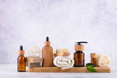 Çevre dostu kozmetik bambu ahşap cam şişe, yağ ya da serum.