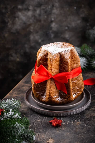 Traditional Christmas Italian Cake Pandoro Panettone — стоковое фото