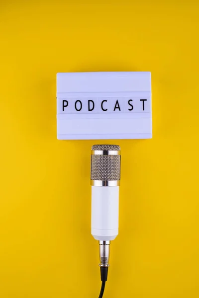 Podcast Nieuw Aflevering Concept Werktafel Van Blogger Podcaster Met Microfoon — Stockfoto