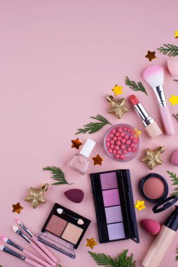 Noel dekoratifi makyaj malzemeleri. Kış tatillerini kutlamak için yaratıcı bir kavram