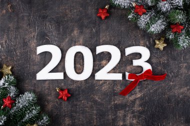Noel Baba şapkasıyla 2023 Yılbaşı ve Noel kompozisyonu