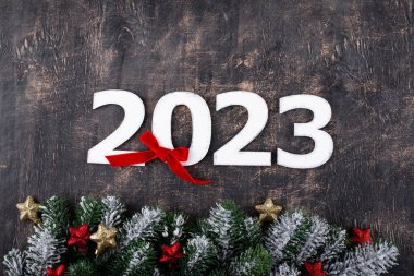 Noel Baba şapkasıyla 2023 Yılbaşı ve Noel kompozisyonu