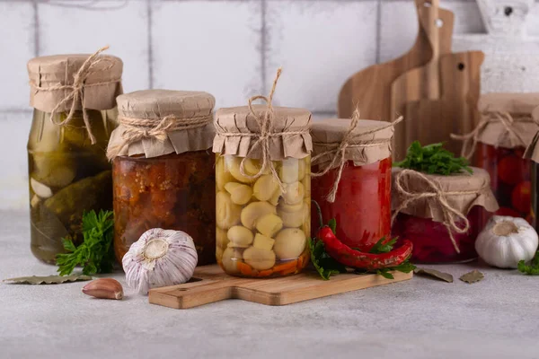 Conservas Vinagre Vegetales Frascos Vidrio Alimentos Fermentados —  Fotos de Stock