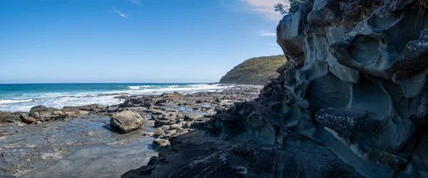 Panorama Pemandangan Dari Formasi Batuan Yang Rumit Pantai Laut Sepanjang — Stok Foto