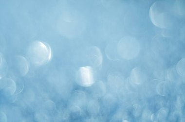 Odaklanmamış yumuşak mavi bokeh ile soyut arkaplan.