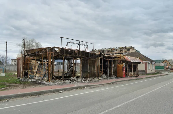 Myla köyü, Kyiv bölgesi, Ukrayna - 11 Nisan 2022: Yanmış binalar.