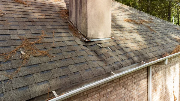 Roof Shingles Damaged Water Leak — Stock Photo, Image