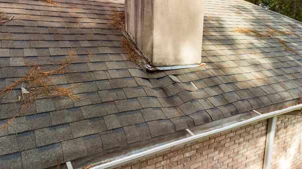 Roof Shingles Damaged Water Leak — Stock Photo, Image