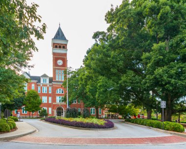 Clemson, SC - 2021: Clemson Üniversitesi kampüsündeki Tillman Hall