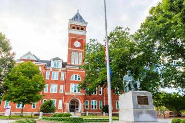 Clemson, SC - 2021: Clemson Üniversitesi kampüsündeki Tillman Hall