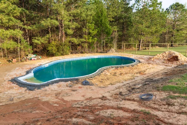 Neues Schwimmbad Wird Einem Hinterhof Installiert — Stockfoto