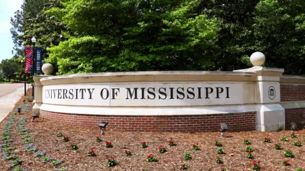 Oxford May 2022 University Mississippi Ole Miss Entrance Sign — Stock Video