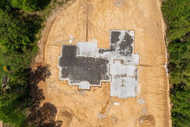 Yeni ev inşaatı için beton temel.