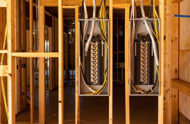 Yeni ev inşaatında Elektrik Devre Kesicisi paneli