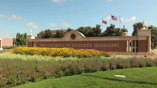 Hattiesburg 2022 Güney Mississippi Üniversitesi Giriş Işareti — Stok video