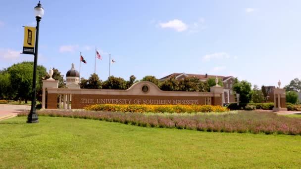 Hattiesburg 2022 Güney Mississippi Üniversitesi Giriş Işareti — Stok video