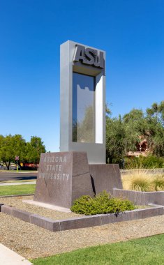 Tempe, AZ - Eylül 2022: Kampüste Arizona Eyalet Üniversitesi tabelası
