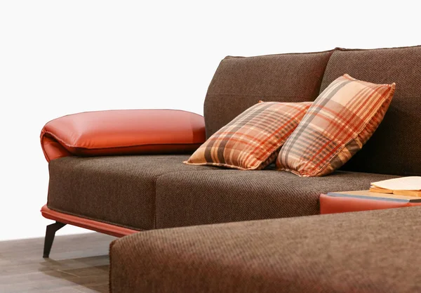 Kanepe ve yastıklar kanepede