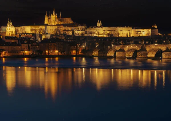 Panorama Vista Nocturna Del Castillo Praga Vitus Puente Catedral Ece — Foto de Stock