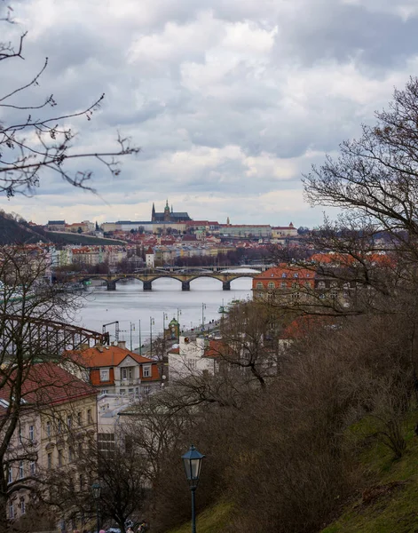 Blick Auf Die Prager Burg Und Brücken Auf Der Moldau — Stockfoto