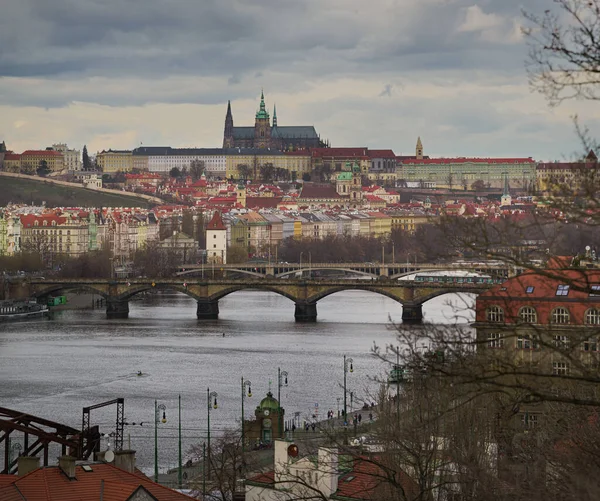 Utsikt Över Prague Slott Och Broar Floden Vltava Mitten Pesten — Stockfoto