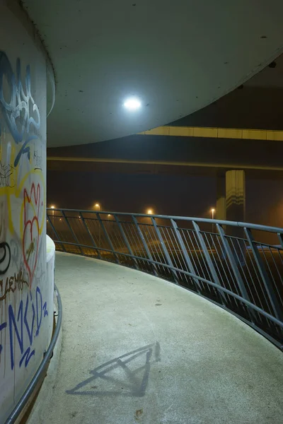 Lampadaires Balustrades Sous Pont Béton Dans Brouillard Ville Prague Nuit — Photo