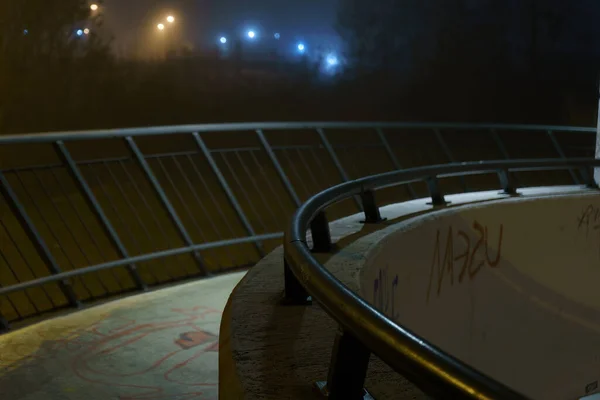 Lampadaires Balustrades Sous Pont Béton Dans Brouillard Ville Prague Nuit — Photo